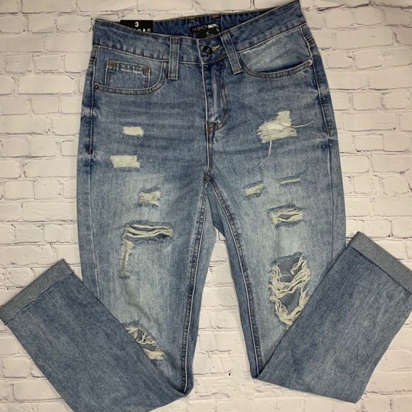 Fashion Nova Lesson Distressed Boyfriend Jeans - Picture 4 of 5